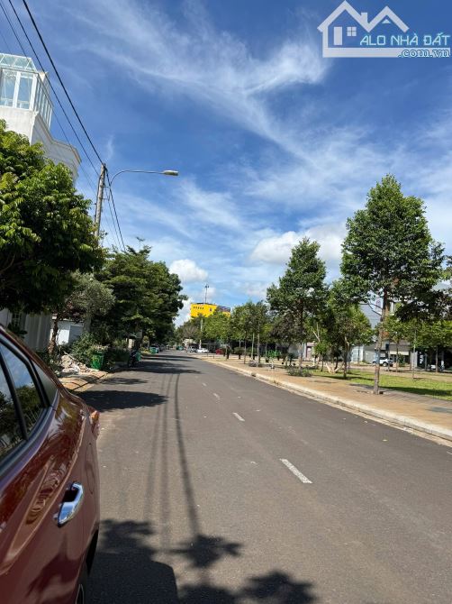 Bán Nhanh lô Đất View Hoa Viên Phan Đang Lưu Buôn Ma Thuột