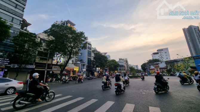 Bán nhà 2MT Nguyễn Cư Trinh Q1, DT 22x28m CN 661m², KC 2 tầng, giá 550 tỷ