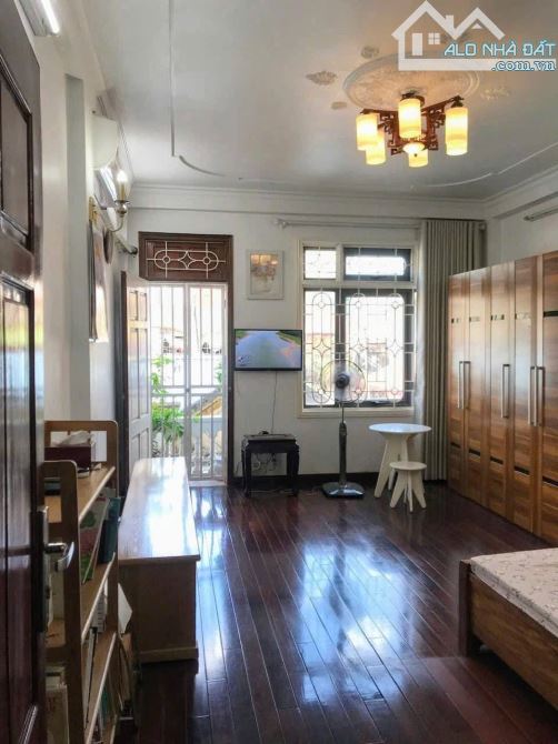CẦU GIẤY – 41M² – 6 TẦNG – MT 4.4M – NGÕ THẲNG TẮP 20M RA PHỐ – THANG MÁY – 14.6 TỶ