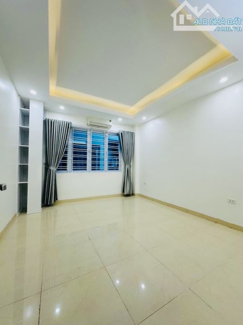 CĂN GÓC - ĐÌNH THÔN - 2 MẶT TIỀN - OTO ĐỖ CỬA Chỉ 9,x tỷ