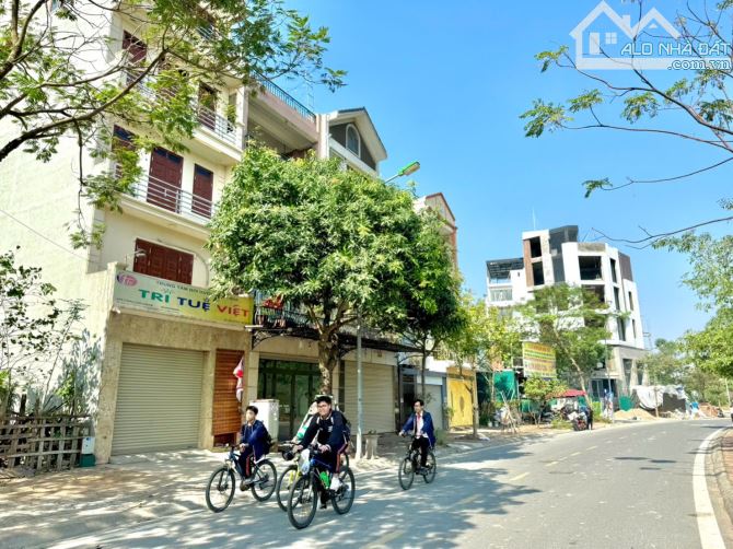 Lô đất Phúc Lợi, Vỉa hè 4 oto tránh kinh doanh dt 70m2 - MT 6.2m - Giá đầu tư