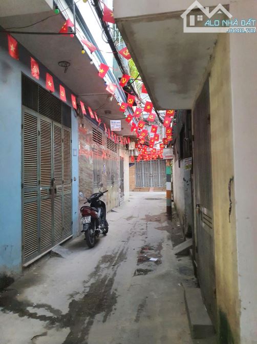 Cho thuê nhà nguyên căn ngõ 260 Tân Mai, 26m2 x 4 tầng, có 2 ngủ khép kín,   8 triệu/tháng