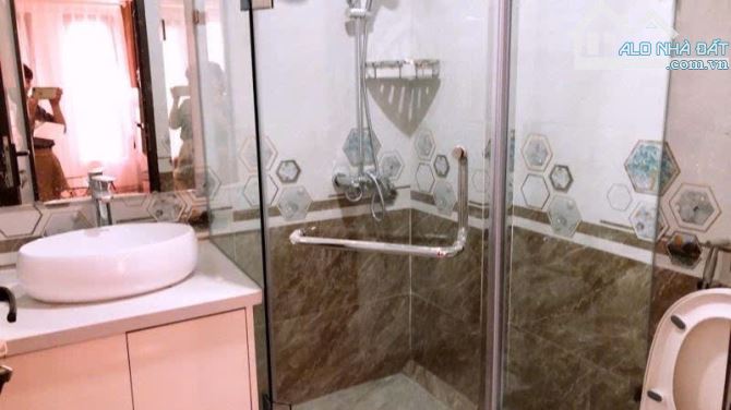 DOÃN KẾ THIỆN KINH DOANH OTO 7 CHỖ VÀO NHÀ , 6 TẦNG THANG MÁY FULL NỘI THẤT .