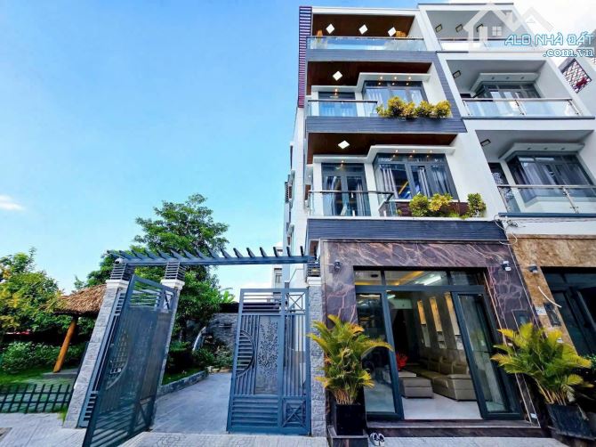 Siêu phẩm biệt thự sân vườn 22*13.2m 1 Trệt 3 Lầu Sh riêng