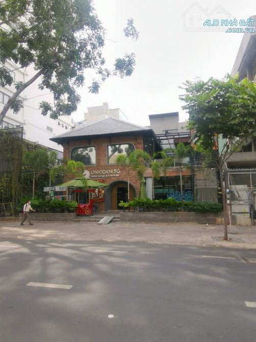 Bán nhà MT Nguyễn Đình Chiểu Q1, DT 17x25,5m CN 424m², 3 tầng, giá 360 tỷ