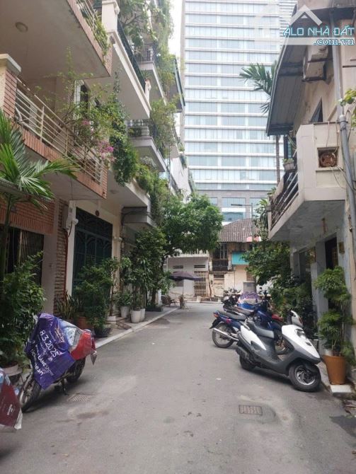 Phân lô Trần Hưng Đạo ngõ ô tô tránh, ngõ thông, 105m2, mt 5m, 40 tỷ hiếm bán, văn phòng