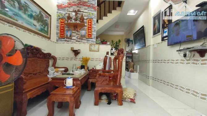 Nhà 2 tầng 33m², 2 PN đường số 8, Linh Đông, giá 2.5 tỷ, kg QH