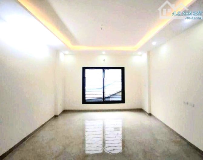 Ngọc Hồi - Hoàng Mai DT40m2×5 tầng giá 5.6 tỷ. Ô tô đỗ gần