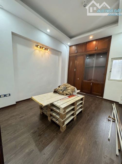 Bán nhà Láng, gần Ngã Tư Sở, 7 phòng cho thuê, doanh thu 25tr/th, 40m2, 5 tầng, giá 8 tỷ
