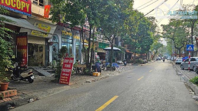 NGUYỄN VIẾT XUÂN - NHÀ PHÂN LÔ - Ô TÔ TRÁNH - HAI THOÁNG TRƯỚC SAU - DÂN XÂY RẤT ĐẸP.