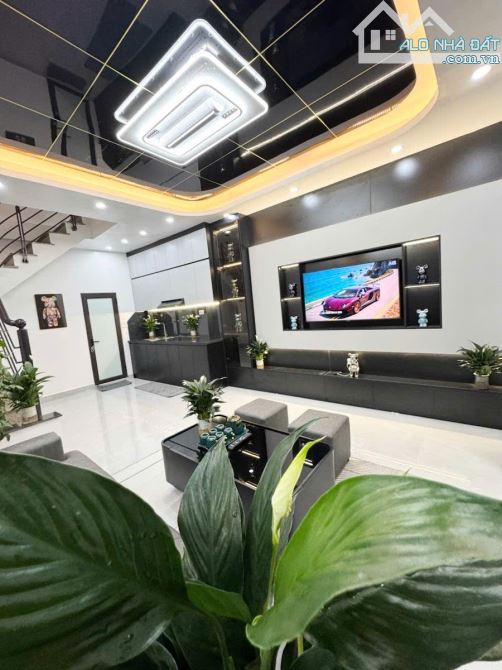 Bán nhà phố chợ Khâm Thiên, Full Nội thất, 2 mặt thoáng, DT 38m2*4 Tầng* Giá 6,68 tỷ