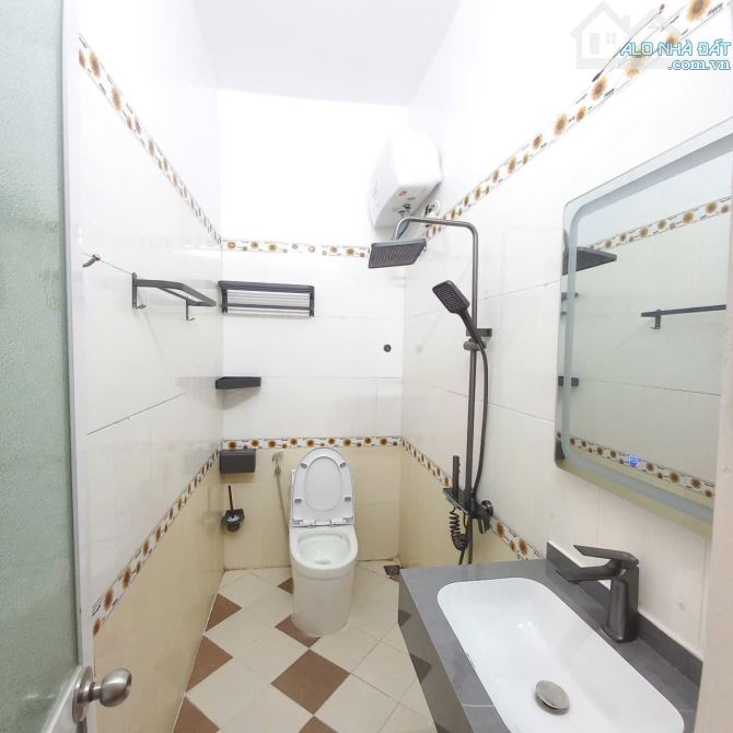 Bán nhà 3,5 tầng độc lập về ở luôn ngõ 285 Miếu Hai Xã