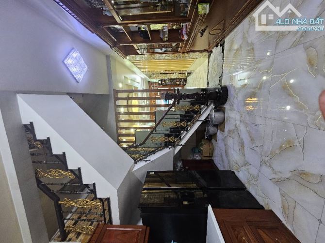 BÁN NHÀ QUẬN 5, MTKD NGUYỄN TRÃI, 64M2 X 2 TẦNG, NGANG 4M, NHỈNH 10 TỶ TL