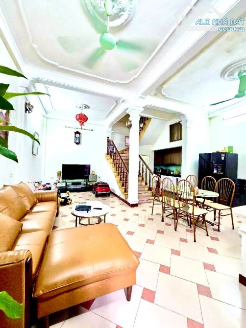 TRUNG TÂM QUẬN HAI BÀ TRƯNG , NHÀ DIỆN TÍCH RỘNG , GIÁ RẺ ĐẦU TƯ   MINH KHAI , 75m , 4 tần
