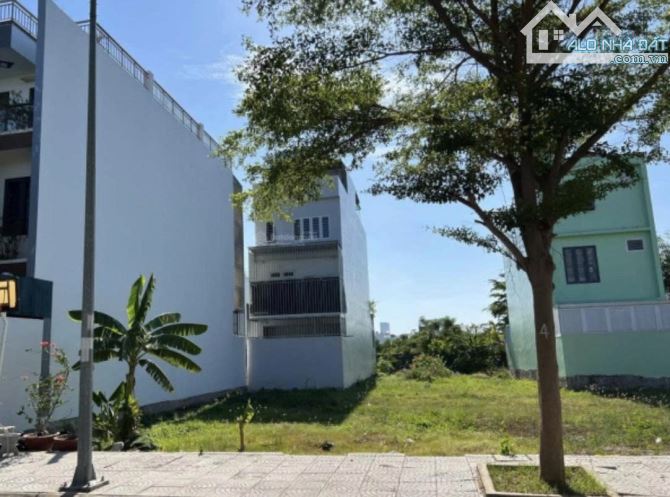 CHỦ NGỘP CẦN BÁN LÔ ĐẤT 138M2 GIÁ 1TỶ8 SÁT CHỢ LONG THÀNH NGAY ĐƯỜNG LÊ DUẨN