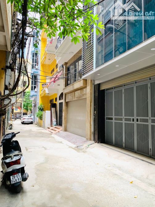 Bán nhà phân lô Hoàng Quốc Việt, Cầu Giấy 60m 6 tầng Thang máy MT5,1 GARA 2 mặt ngõ 25 tỷ