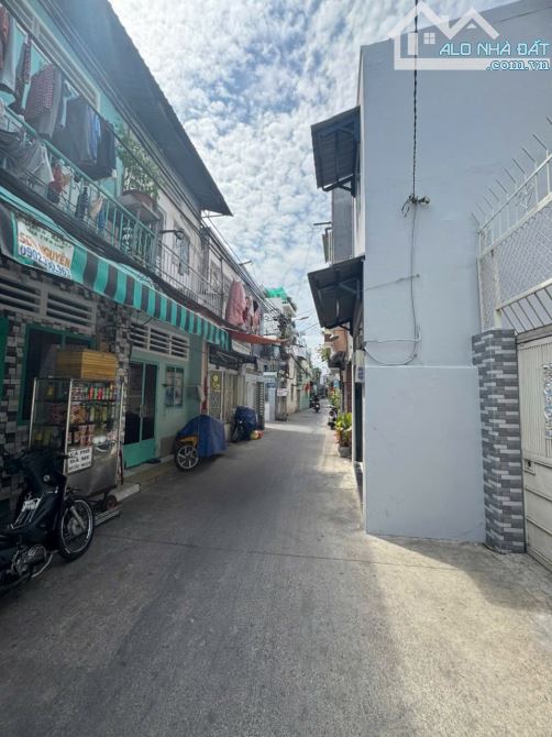 NHÀ 1/ HẺM XE 3 GÁC VI VU, ĐƯỜNG BÙI ĐÌNH TUÝ - BÌNH THẠNH. 30m2, 2 phòng ngủ