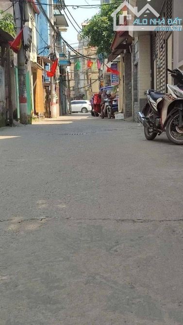 MẢNH ĐẤT VÀNG PHỐ TAM TRINH, LÔ GÓC- THÔNG SỐ ĐẸP - Ô TÔ . DT 59M, MT4M, GIÁ 13.6 TỶ