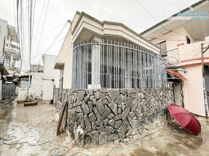 BÁN NHÀ 3 MẶT TIỀN HẺM ĐOÀN TRẦN NGHIỆP CHỈ 2TỶ5 GẦN BIỂN
