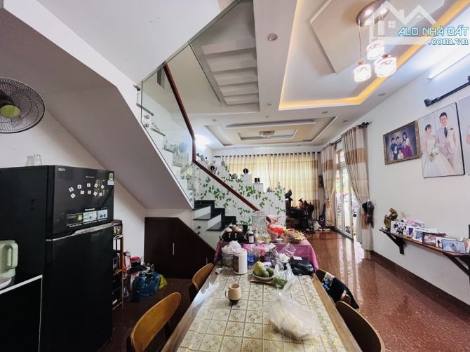 Cần bán biệt thự sân vườn sát lê quảng chí đường bùi thiện ngộ hoà xuân
