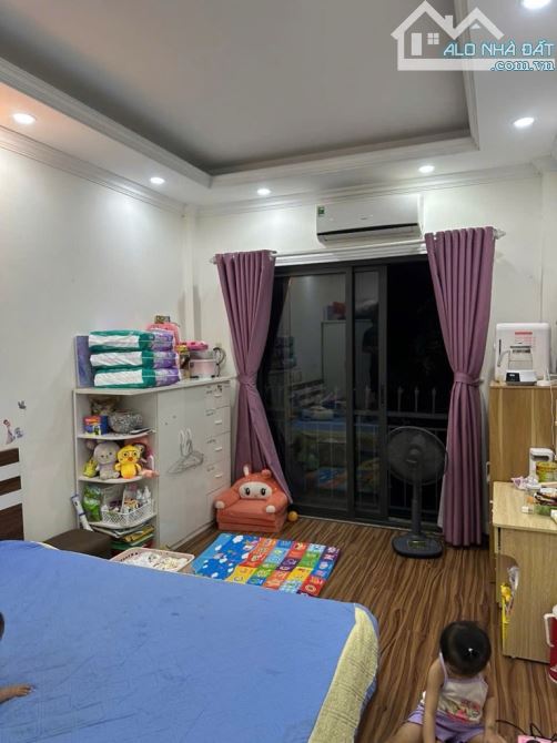 CÁCH SÂN BÓNG MỸ ĐÌNH KhOẢNG  2KM