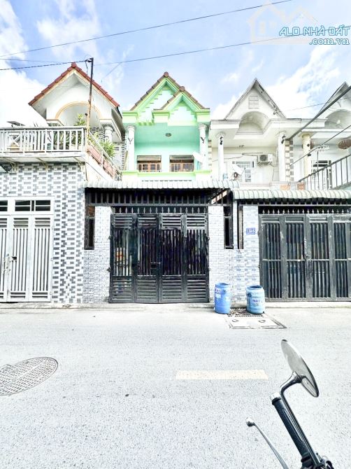 Bán nhà 2 tầng mặt tiền đường kinh doanh buôn bán p dĩ an