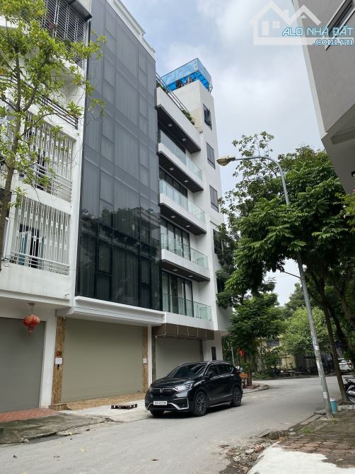 NHÀ MỚI XÂY DỰNG 7 TẦNG, THANG MÁY NHẬP KHẨU, DV HÀNG BÈ KIẾN HƯNG GIÁ 17.xx tỷ