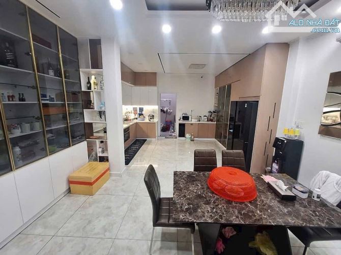 BÁN NHÀ 3 LẦU MẶT TIỀN ĐƯỜNG KHU KIẾN THIẾT HIỆP PHÚ - THỦ ĐỨC- 90M2-