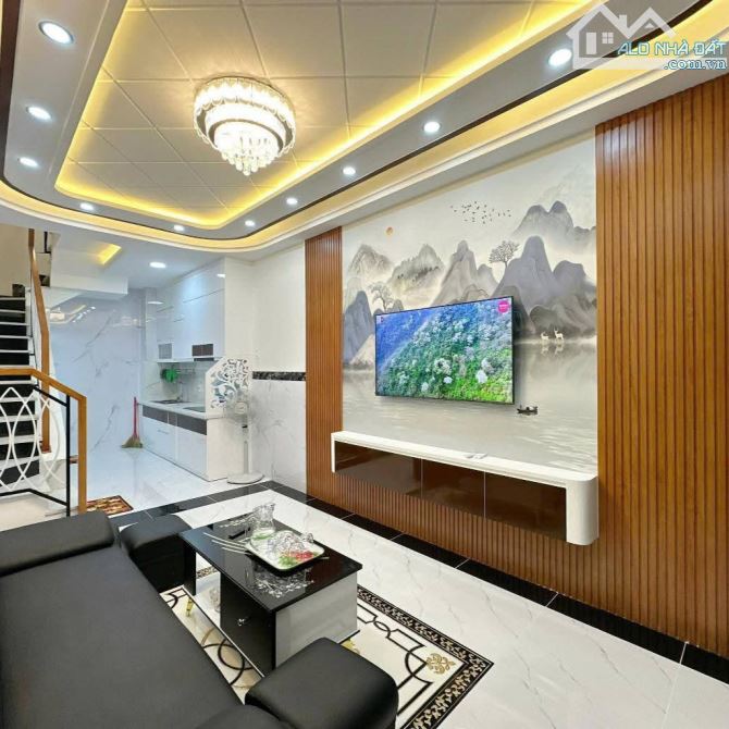 Minh Khai - 30m2 - Ngõ rộng - Sát phố - Gần ô tô - Nhỉnh 5 tỷ
