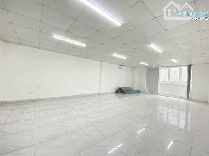 Cho thuê văn phòng ngõ 111 Nguyễn Xiển, 70 m2 , sàn thông