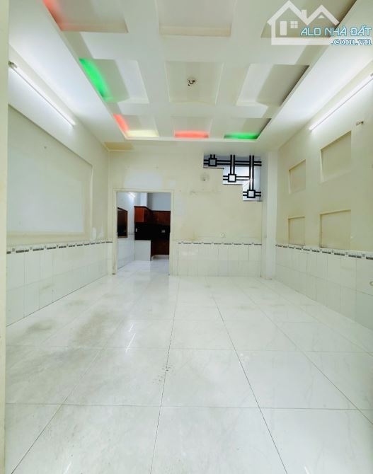 Bán nhà Bông Sao, P.5, Q.8, DT: 4.4 X 9m, hai lầu, giá 5 tỷ 38.