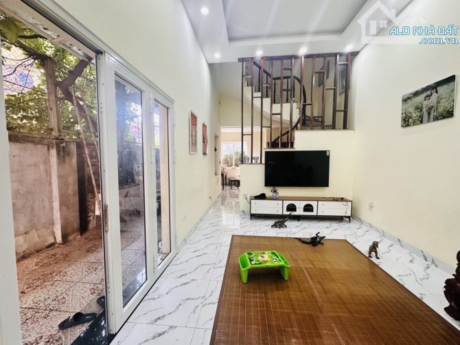 Trung tâm 19/5 hà Đông cực phẩm 76m 3 thoáng ngõ oto trước cửa luôn