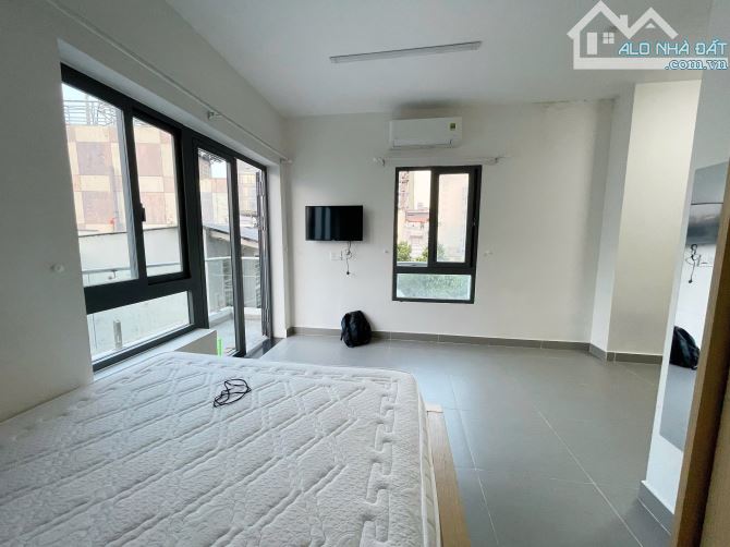Cho thuê căn hộ quận 4, ban công, máy giặt riêng, gần đh luật