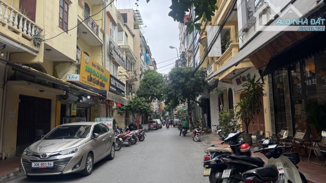 QUAN NHÂN BÁN NHÀ - LÔ GÓC - 2 MẶT Ô TÔ TRÁNH – PHÂN LÔ – Ô TÔ CHẠY VÒNG QUANH    📌 62/80