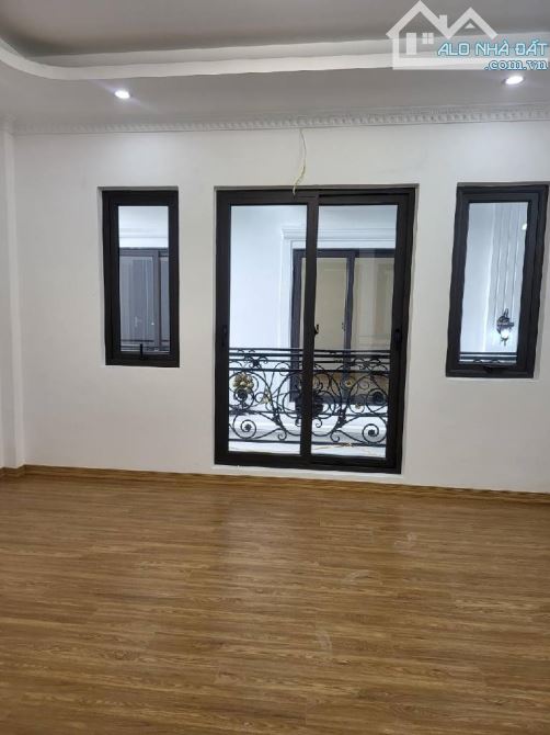 NHÀ ĐẸP NGỌC TRÌ - 5 TẦNG MỚI - Ô TÔ GẦN - GẦN CHÕI GỬI XE HƠN 6 TỶ