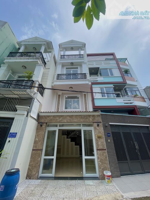 Chính chủ: Nhà đúc 3.5 tấm - đường 7m sát mặt tiền QL13 - Ô tô đậu trong nhà, cần ra gấp