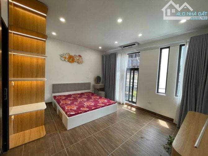 Bán Nhà Khuyến Lương Hoàng Mai 42m2 xây 5 tầng,sổ đỏ riêng giá 7.2 tỷ.