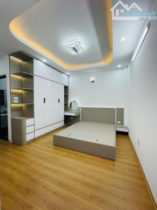 Siêu Phẩm Trần Hữu Tước - Nguyễn Lương Bằng, 43m*7T*TM, Ôtô Cổng. SDCC