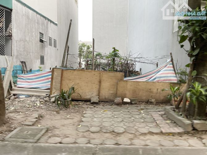 Bán 88,2m2 đất đấu giá Việt Hưng sau lưng mặt phố Đào Đình Luyện. Gần công viên, sổ đỏ chí