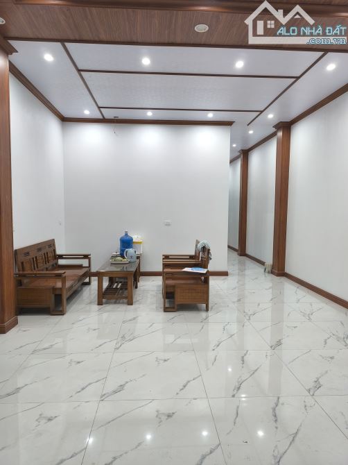 Bán nhà diện tích 100m, Mt 5m, ô tô tránh, giá nhỉnh 5 tỷ, cổ nhuế