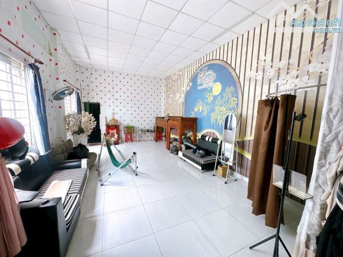 NP828 BÁN NHÀ GÓC 2 MĂT TIỀN CHỢ PHÚ THỌ BUÔN BÁN TẤP NẬP NGÀY VÀ ĐÊM  -------------------