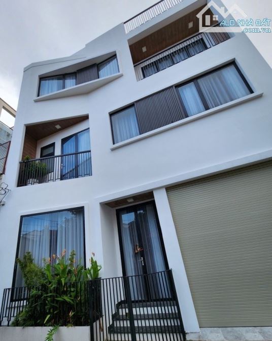NHÀ MỚI ĐẸP Ở NGAY, HẺM XE HƠI, GẦN CHỢ THỦ ĐỨC, 4 TẦNG, 68m2, CHỈ 8,2 TỶ.