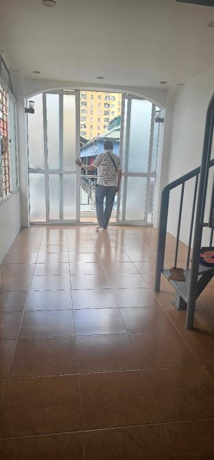 Phân lô vỉa hè Trần quý Kiên kinh doanh đỉnh 42m 6 tầng giá 18.2 tỷ