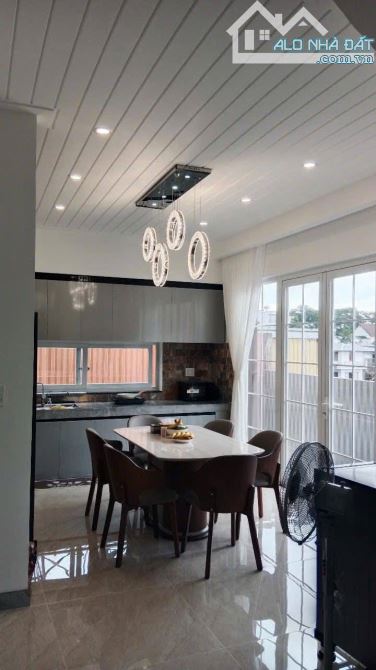 Cần Tiền Bán Căn Villa Đẹp Đà Lạt đường Nam Hồ, Đà Lạt 200m2 Giá chỉ 11.5 tỷ
