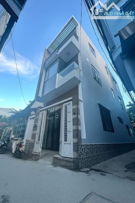 NHÀ KIÊN CỐ 3 TẦNG 2 MẶT KIỆT 3M HOÀNG DIỆU GIÁ TỐT