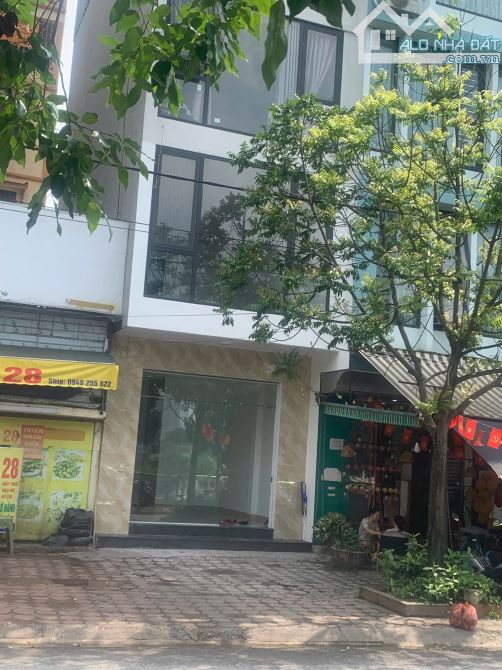 Cho thuê nhà 4,5 tầng, có thang máy, 2 mặt đường ven hồ Hạ Đình Thanh Xuân Hà Nội