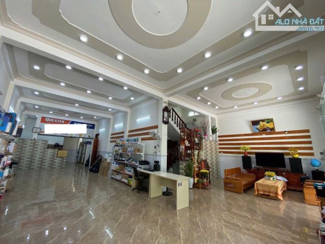 BÁN NHANH nhà 3 tầng, DT đất 200m2, MT Nguyễn Diêu, Quy Nhơn