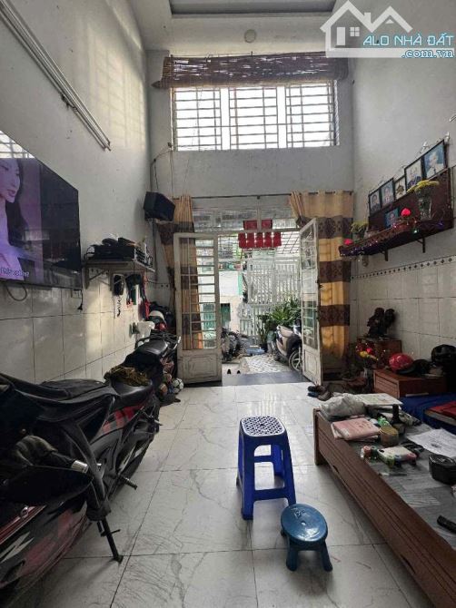 Bán nhà hẻm Nguyễn Văn Luông, Quận 6, 60m2, 3 tầng 3pn, giá 4 tỷ