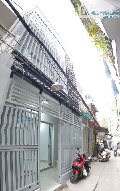 BÁN NHÀ ĐỐI DIỆN CÔNG VIÊN 23/9 NGAY TRUNG TÂM Q1.  4,8 X 9M 11 TỶ GIẢM CÒN 9,5 TỶ