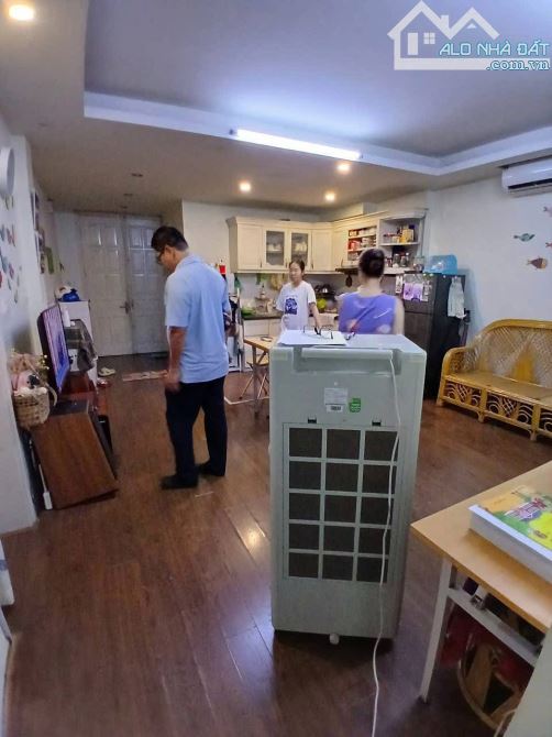 Tập thể Ngọc Khánh, Ba Đình - 42/80m - Đền bù tại chỗ - Ô tô đỗ chân toà